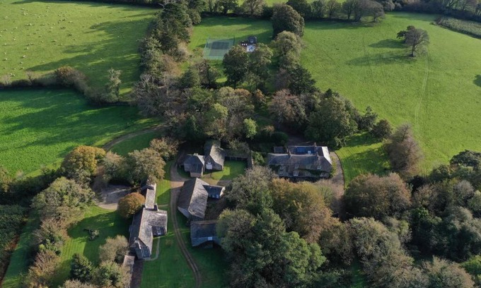 Bodmin House | Boconnion Estate Sleeps up to 45