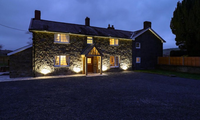 Trefeglwys House | Bodaioch Cottage