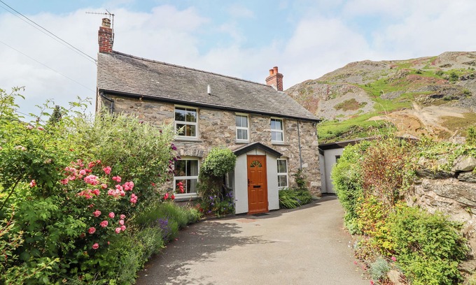 Llangynog Cottage | BODYWEN, pet friendly, character holiday cottage in Llangynog