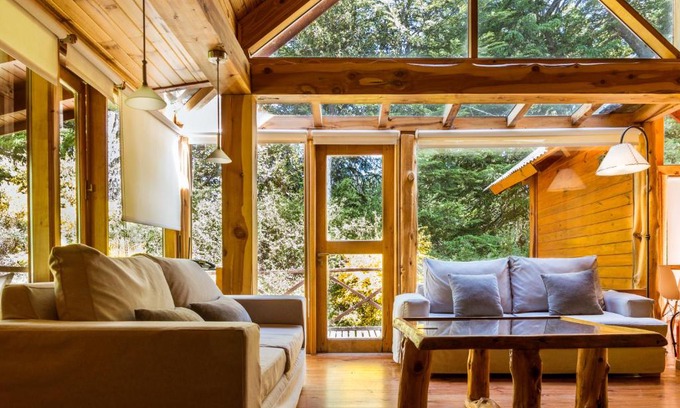 Villa La Angostura Ski Chalet | BOG Arken - Casa junto al río