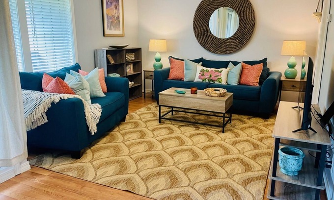Diamondhead Condo | Bogey Nights! Condo on golf course w/pool.