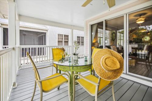 Key West House | Bogeys Retreat by AvantStay Golfers Retreat w Shared Pool Month Long Stays Only