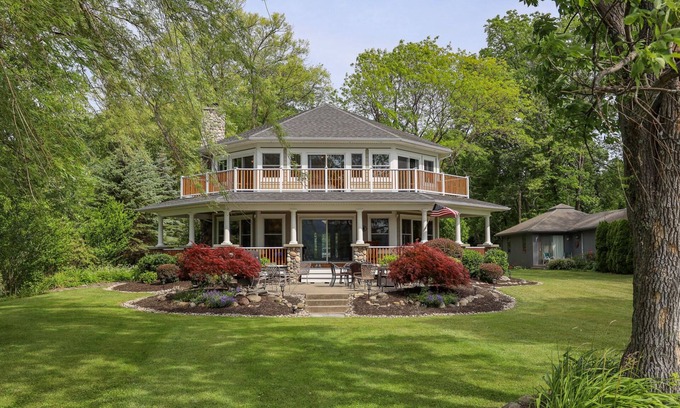 Naples House | Bogie's Place: Perfect Canandaigua Lake Retreat - Beautiful Sunrise Views!