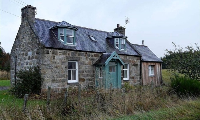 Aberlour Cottage | Bogroy - a cottage that sleeps 6 guests in 3 bedrooms