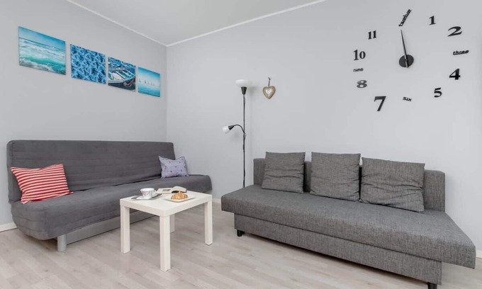Redlowo Apartment | Bohaterów Starówki Warszawskiej 8 | Bright Studio