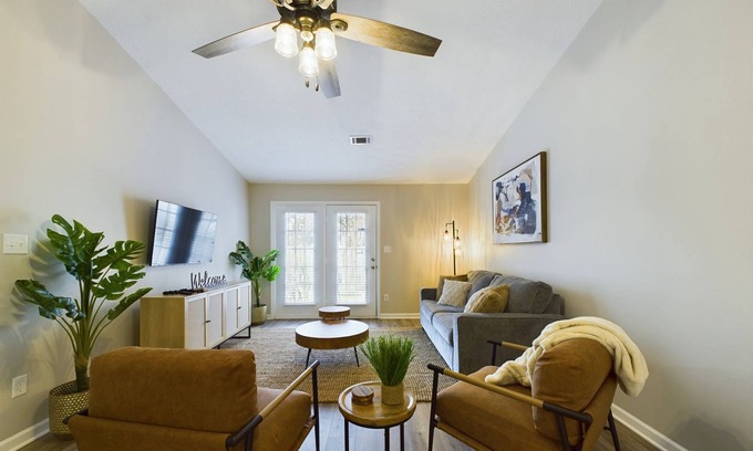 Augusta House | Bohemian Bungalow: 2BR Townhome