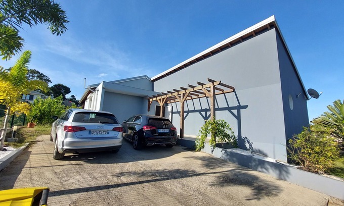 Goyave House | Bohemian chic villa between sea and mountains, 160m², in the heart of the mountains