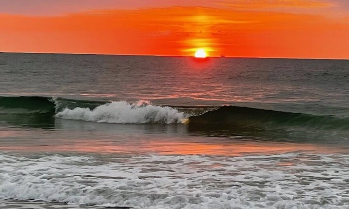 Jacksonville Beach Apartment | Boho Beach Getaway w/hot tub & day spa! 3minute walk to the beach
