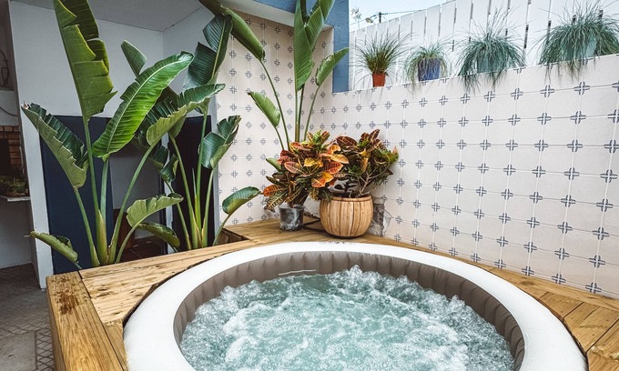 Trafaria Villa | Boho Beach Villa - patio w/bbq. 2 min to the beach, 15 to Lisbon