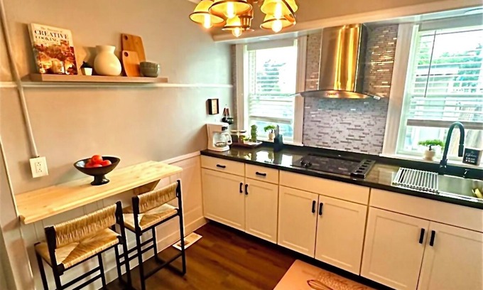 Pawtucket Apartment | Boho Breeze Romantic stay by UHome