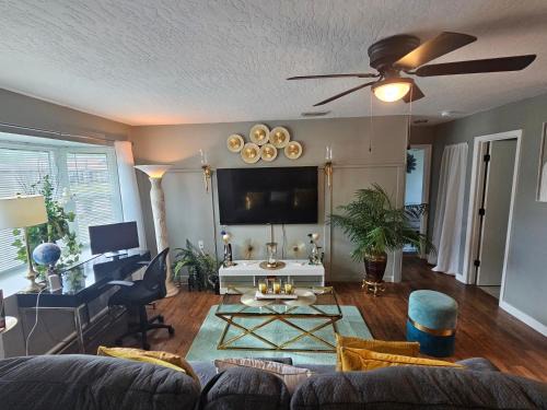 Interchange Square House | Boho Breeze Stay