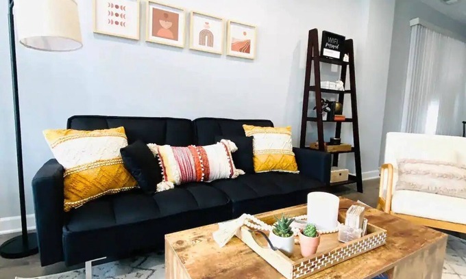 Chicago Apartment | Boho Chic 2BR Condo, Queen Bed With Free Parking