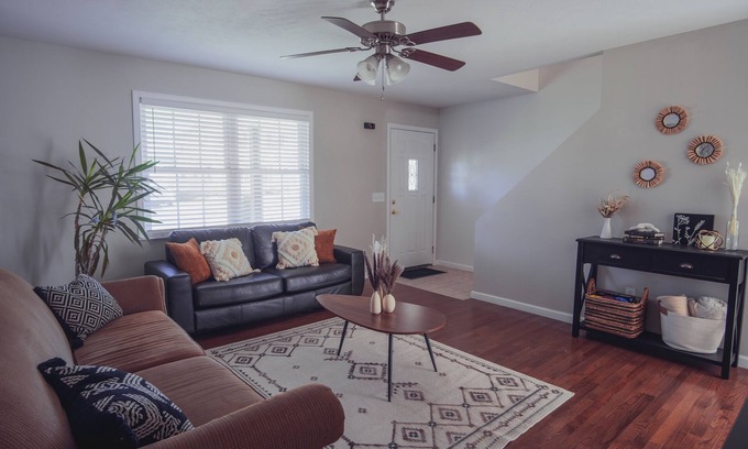 Erie House | Boho Chic Home- 3BR, spacious, center of Erie!