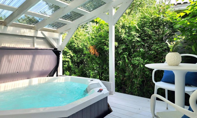 Quartier 5-4 Apartment | Boho Chic Tiny House Hot Tub EV Charger & Parking