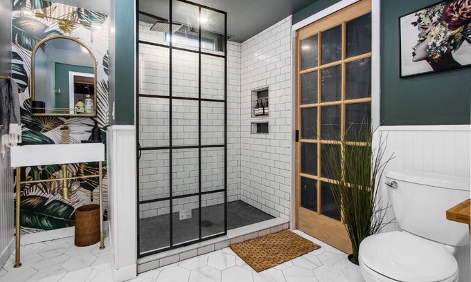 Eastwood House | Boho cozy home, quiet, free parking (private room unless specified)