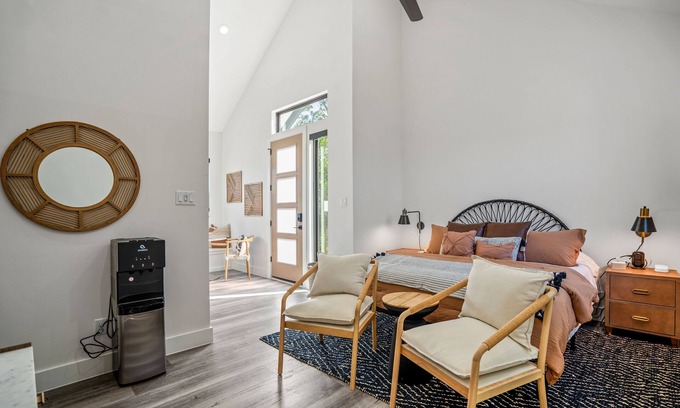 Greater East End Apartment | Boho Lodge Studio @ East Downtown