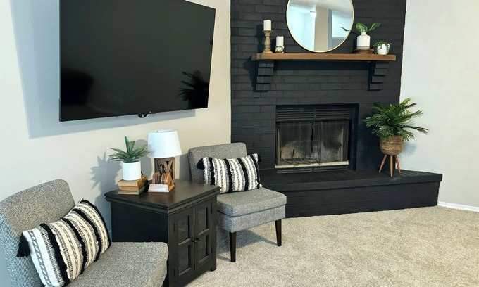 Wichita House | Boho Oasis – Spacious 3-Bedroom Stylish Retreat with Games & Coffee Bar