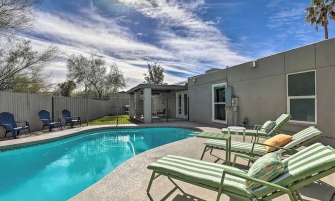 Tucson House | Boho-off-Broadway, fun and chic family home!nn
