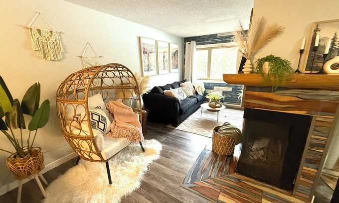 East Kootenay Condo | Boho theme, Ground floor patio with green space and creek view. 2 min to gondola