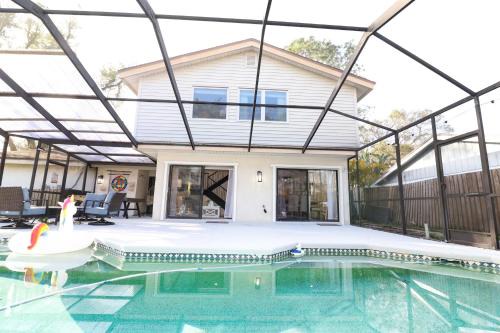 Greater Northdale House | Boho Villa Tampa with Private Pool & BBQ