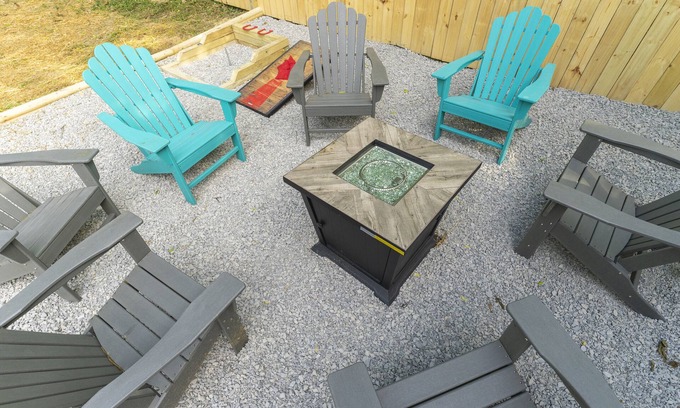 East Lake House | Boho West Villa New 3BR Hot Tub Fire Pit Games 10 Min to Downtown