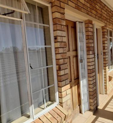 Potchefstroom House | Boiketlong Stay