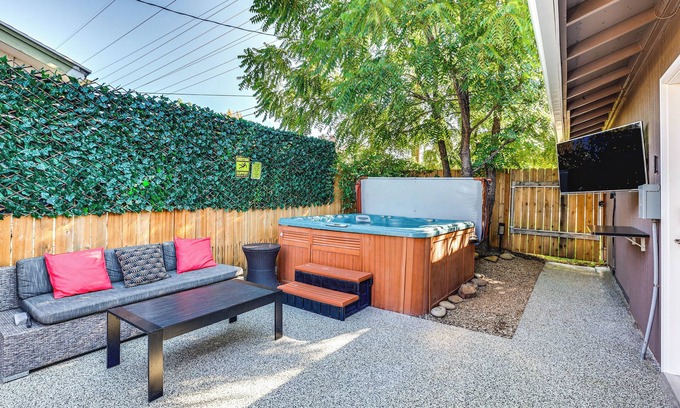 West Valley House | Boise Home w/Hot Tub, Yard ~ 5 Mi to Dtwn!