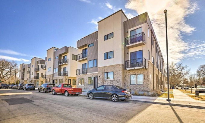 Veterans Park House | Boise Townhome with Rooftop Deck, 2 Mi to Downtown!