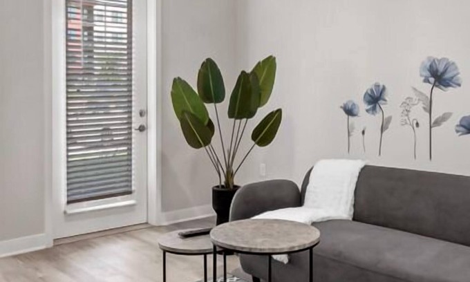 St. Peters Apartment | Bold 2129 I Modern Apartment with Free Parking
