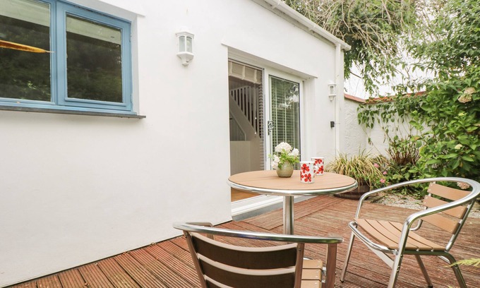 St. Martin Cottage | BOLITHO'S RETREAT, pet friendly, with a garden in Helston