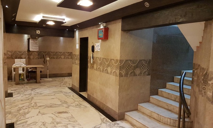 Lokhandwala Complex Apartment | Bollywood Apartment - Beautiful, Private , Safe & Secure