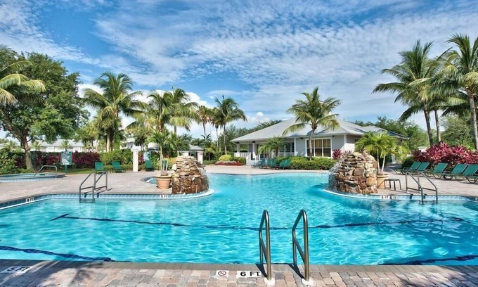 Naples Apartment | Bologna - Luxury 2-BR Condo with Lake & Golf Views at Green Links, Lely Resort. Access to Pool, Hot Tub, Tennis Courts, and Golf Courses. Near Naples Beaches & Downtown