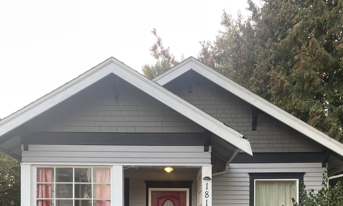 Everett House | Bon Air Bungalow in North Everett
