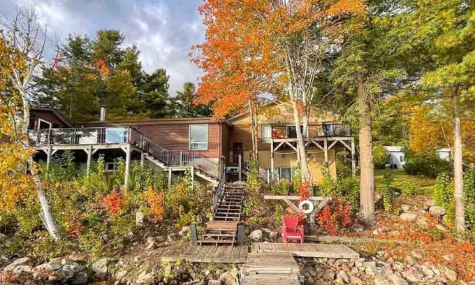Addington Highlands House | Bon Echo Escape - South