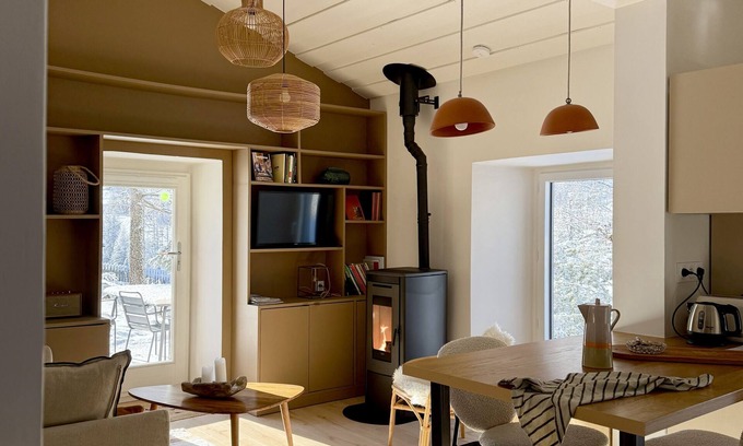 Molines-en-Queyras Cottage | Bon-Henri-4*-Gîte-Exclusive-Ensuite with Bath-Garden view