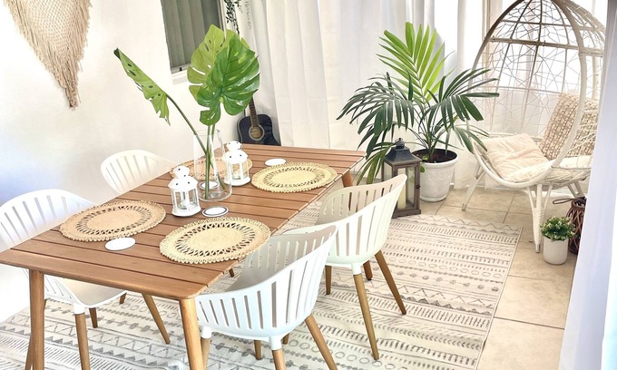 Central Naples House | Bon Voyage - Cozy 2 - bedroom residential home