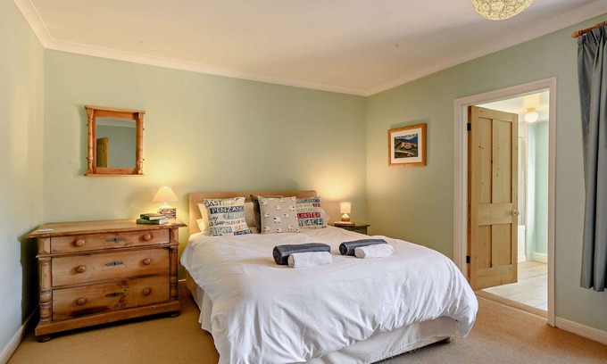 Overstrand House | Bond Cottage - Two Bedroom House, Sleeps 5
