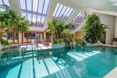 Christchurch House | BOND ESTATE LUXURY ACCOMMODATION