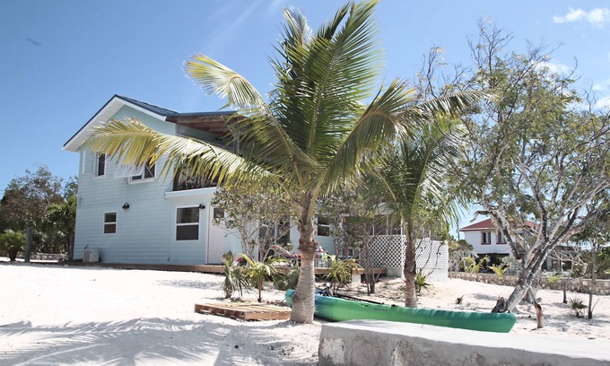 George Town House | Bonefish Bella Vista, entire house on the beach