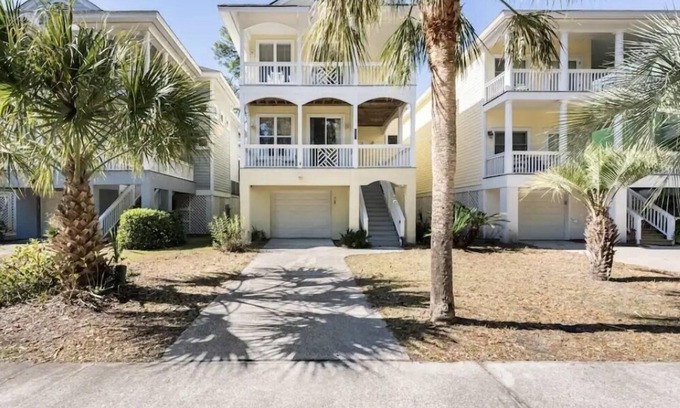 Bonito Boathouses House | Bonito home on the 17th fairway