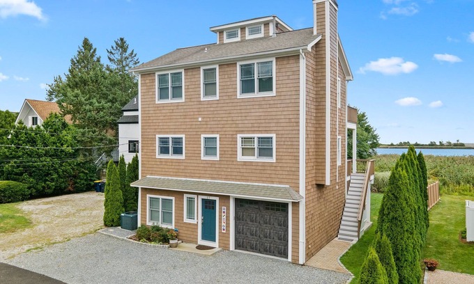 Bonnet Shores House | Bonnet Shores Beach House: Recently Renovated and Tastefully Furnished Getaway