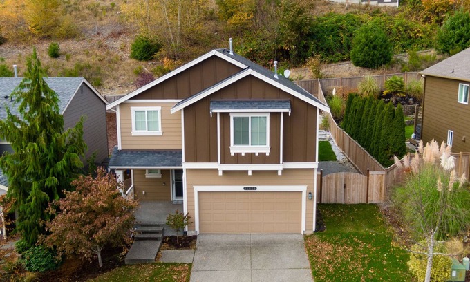Bonney Lake House | Bonney Lake House INN W/Jacuzzi and Centralized AC