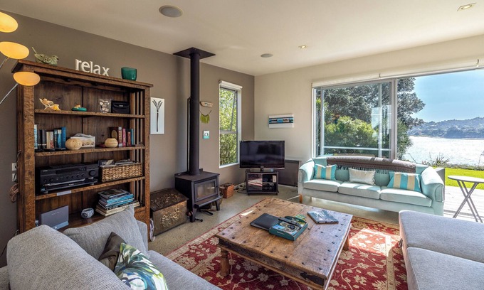 Surfdale House | Bonnie Doon l Be My Guest Waiheke