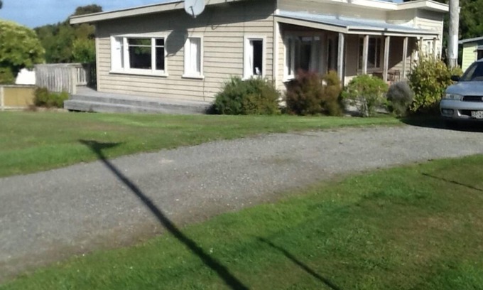 Kaka Point House | Bonnie Doone - Home away from home