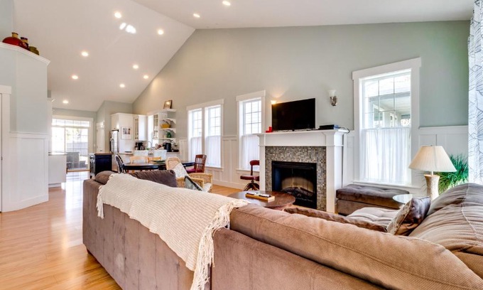 Nehalem House | Bonnie Dune