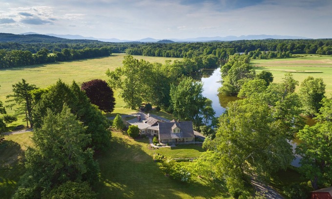 New Paltz House | Bontecou Farm sited on a bluff overlooking the Wallkill River