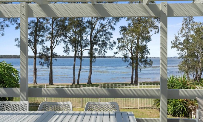 Budgewoi House | Bonus Studio Space