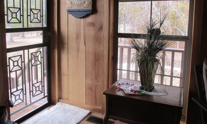 Collinsville House | Boocoodles Bed & Breakfast, Collinsville, MS 39325