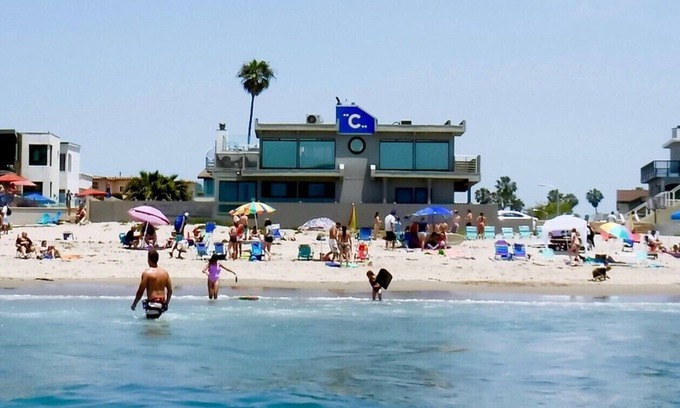 Pierpont Bay House | BOOK 3 NIGHTS GET THE 4TH FOR FREE OCEANFRONT!