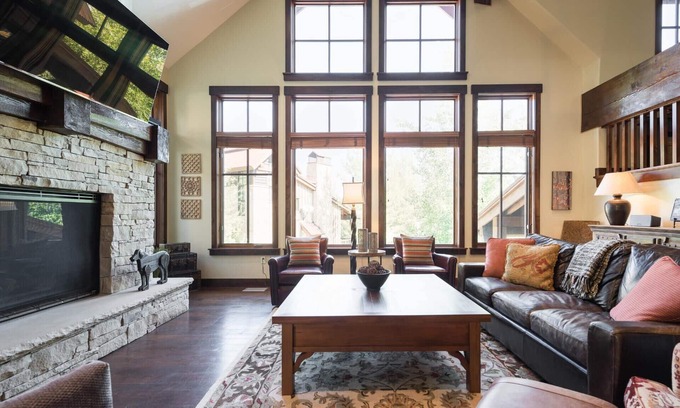 North Park City Cottage | Book a Winter Stay Today! Beautiful Ski Chalet, Silver Star #04, with private hot tub